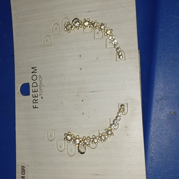 ❤️ Freedom Topshop Ear Cuff Earrings - Picture 5 of 6